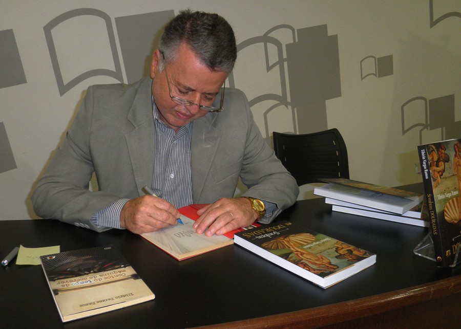 Tibério Vargas Ramos lança Sombras Douradas, seu novo romance