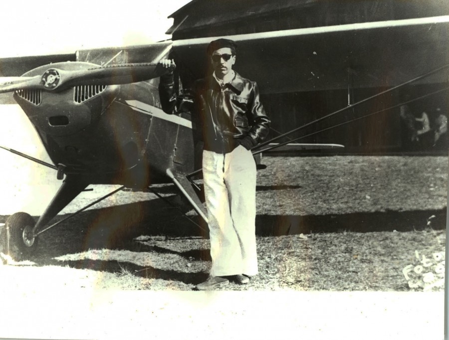 Ramos começou a pilotar em 1942