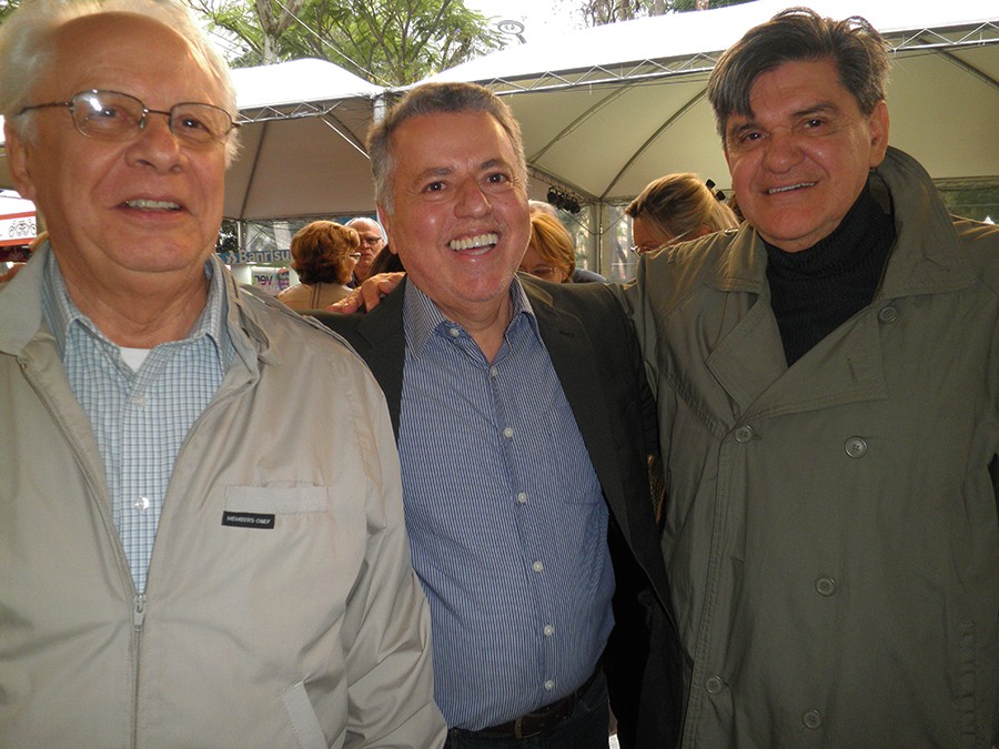 José Vicente Ramos, Tibério Vargas Ramos e o escritor Tabajara Ruas no lançamento de "Sombras Douradas" na Feira do Livro de Porto Alegre 2015